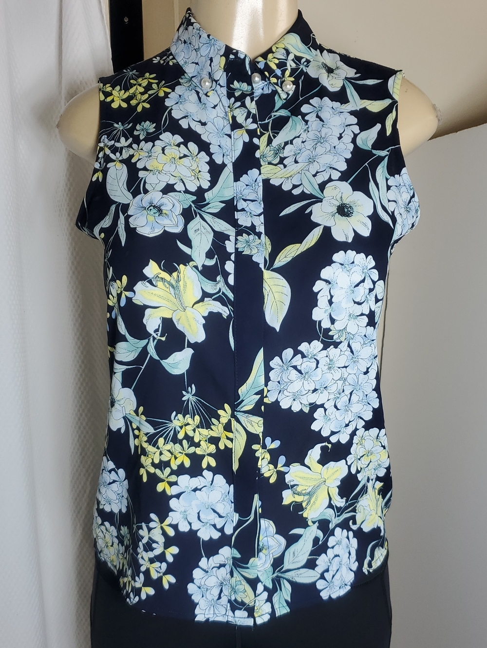 Karl Lagerfeld Navy Sleeveless Floral Blouse with Yellow & White Flowers Size XS